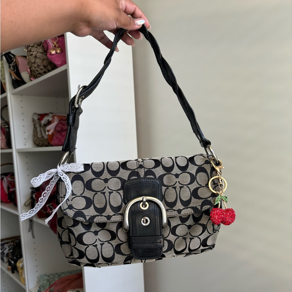 Vintage Coach Soho Flap Black and Grey Shoulder Bag